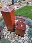Fontanna ogrodowa. Fontanny ze STALI CORTEN jako trzy filary.  CORTEN.
