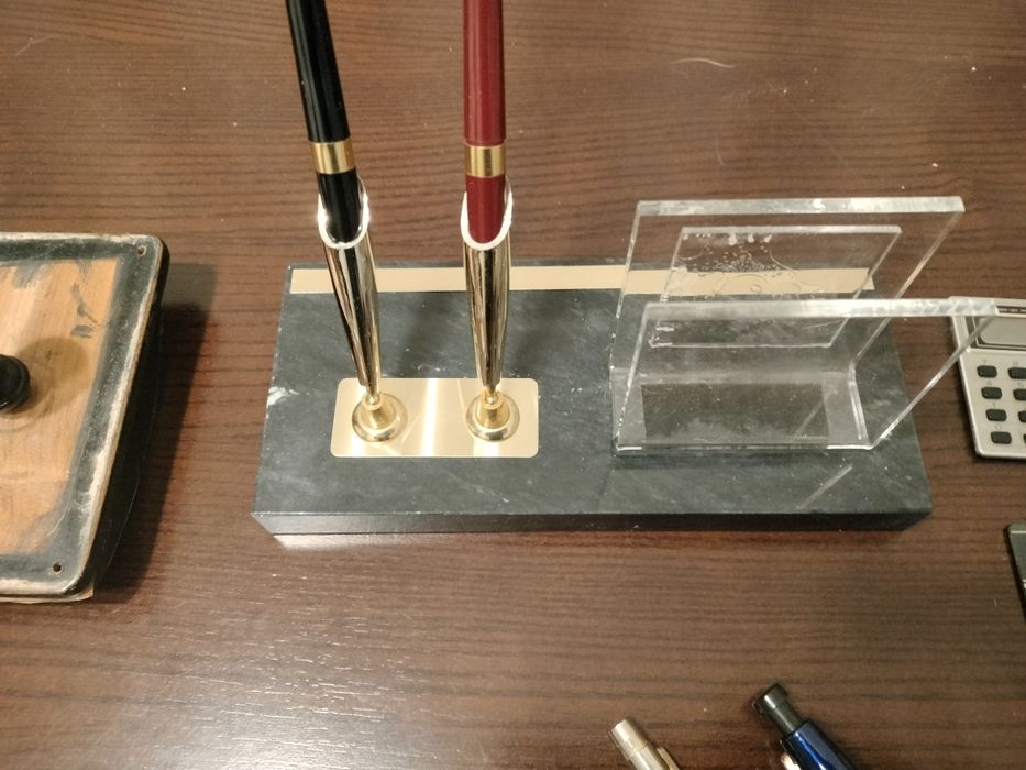 Material de secretária antigo decoração canetas etc.