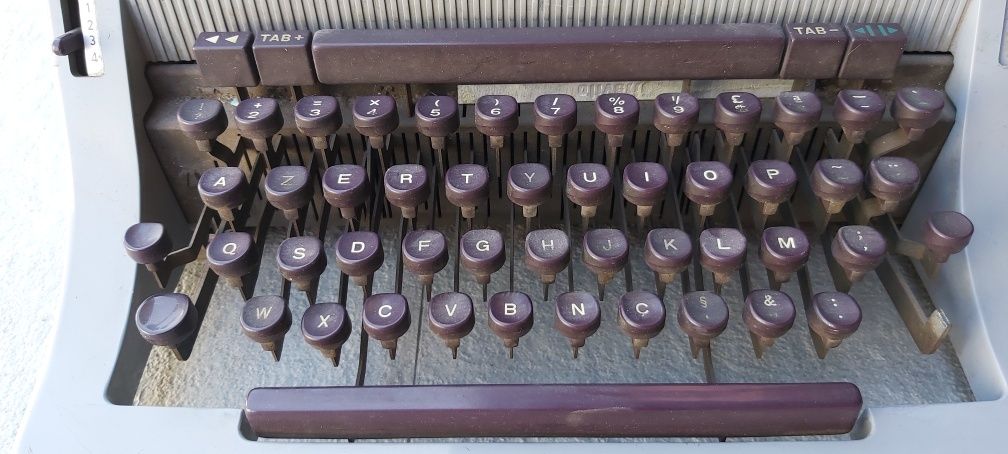 Olivetty Maquina de Escrever Linea 88 - Tipewriter