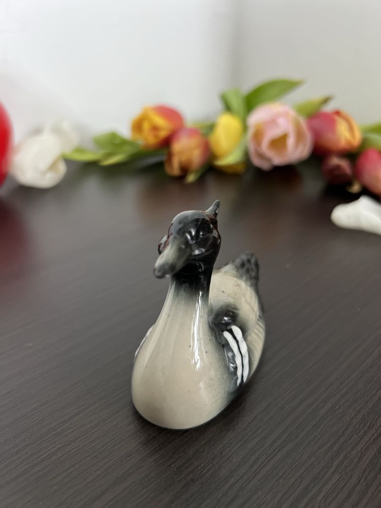 Porcelanowa figurka ptaka