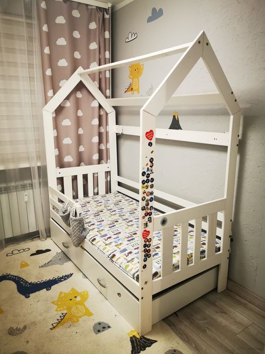Łóżko, łóżeczko domek dla dzieci z szufladą.