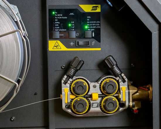 Półautomat spawalniczy RUSTLER EM 350C PRO ESAB spawarka migomat