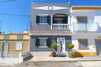 Moradia T4 remodelada, com varanda e terraço em Castro Marim, Algarve
