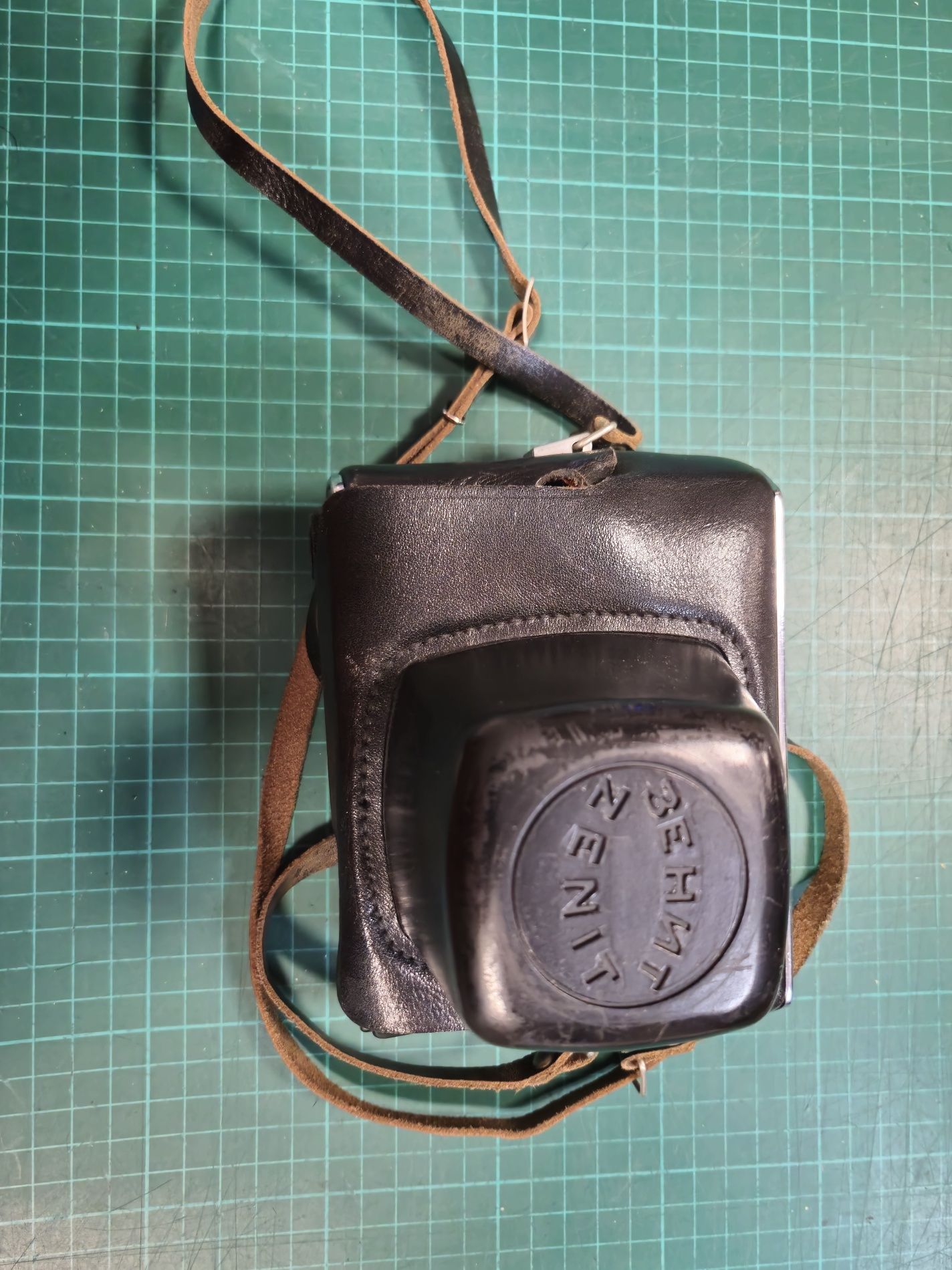 Aparat fotograficzny Zenit w etui