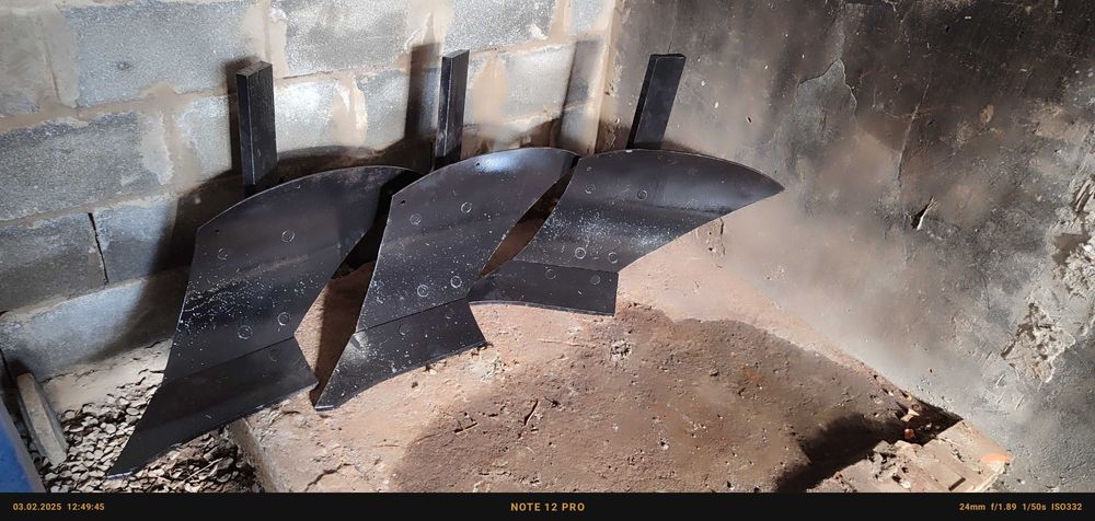 Лівостороні корпуса до плуга