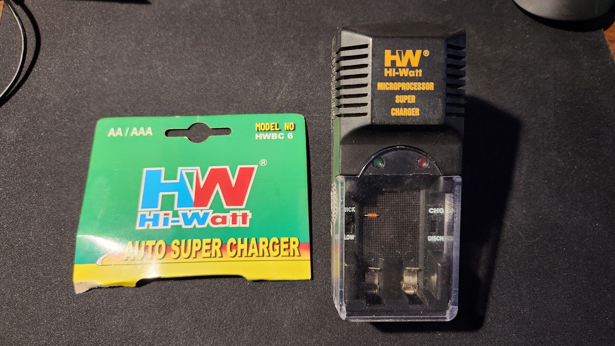 Зарядний пристрій HW Hi-Watt для AA/AAA акумуляторів