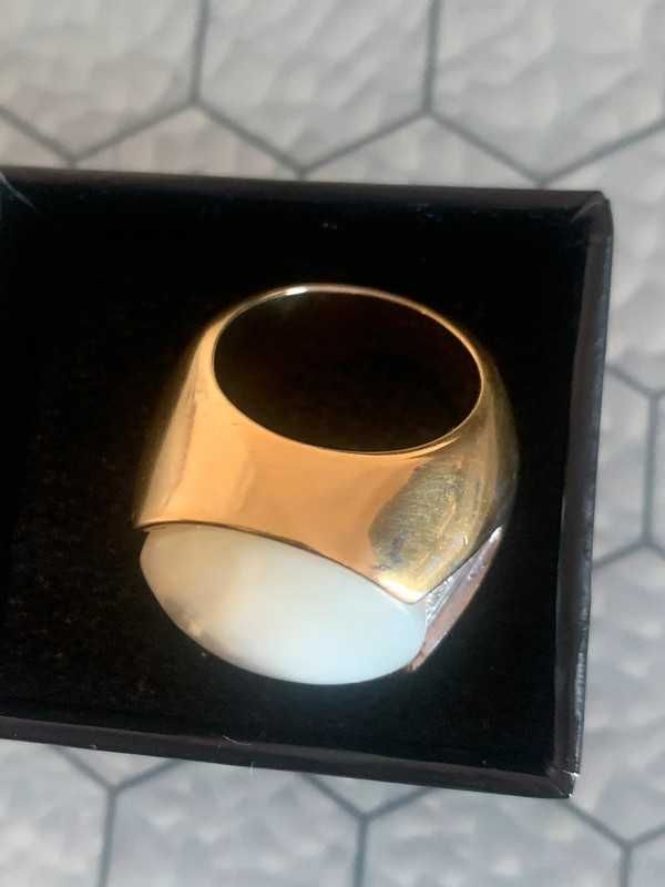 Anel ELITE prata e banho de ouro , zirconias e madrepérola