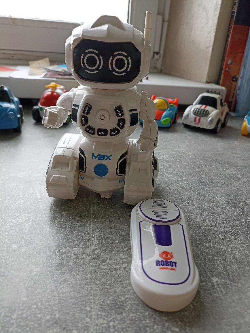 Robot Max на батарейках