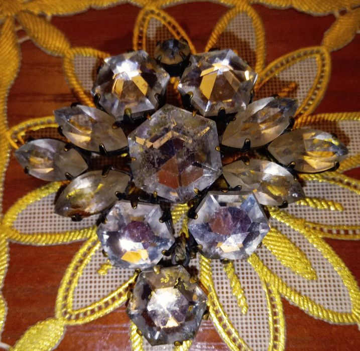 Продам две броши СССР