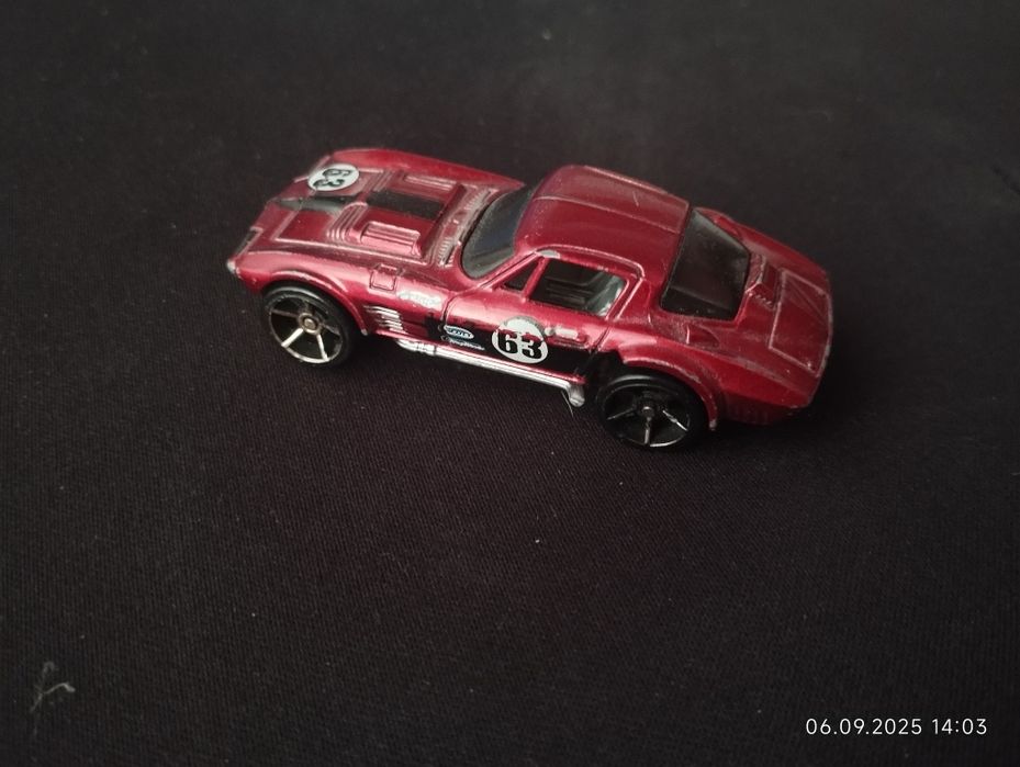 Коллекционная Hot Wheels Red Corvette Grand Sport Roadster