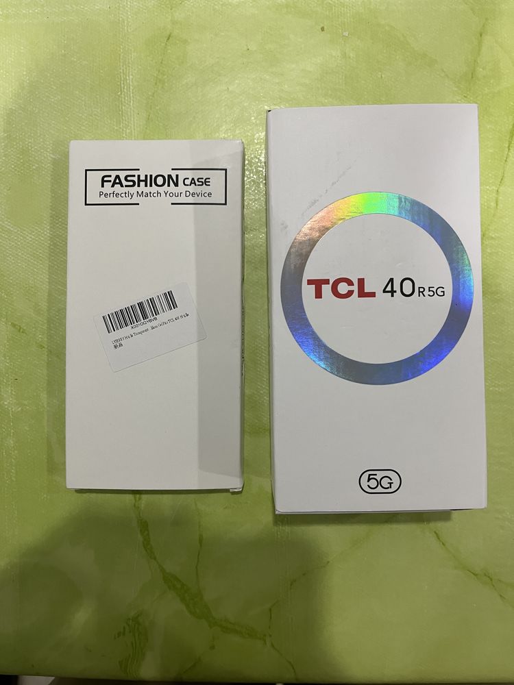 Telemóvel “selado” TCL 40R 5G Preto + Capa&Película