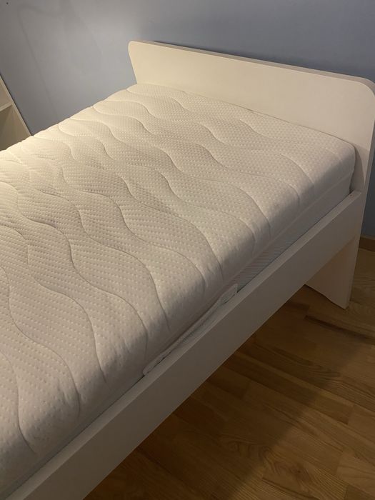 Łóżko białe jednoosobowe