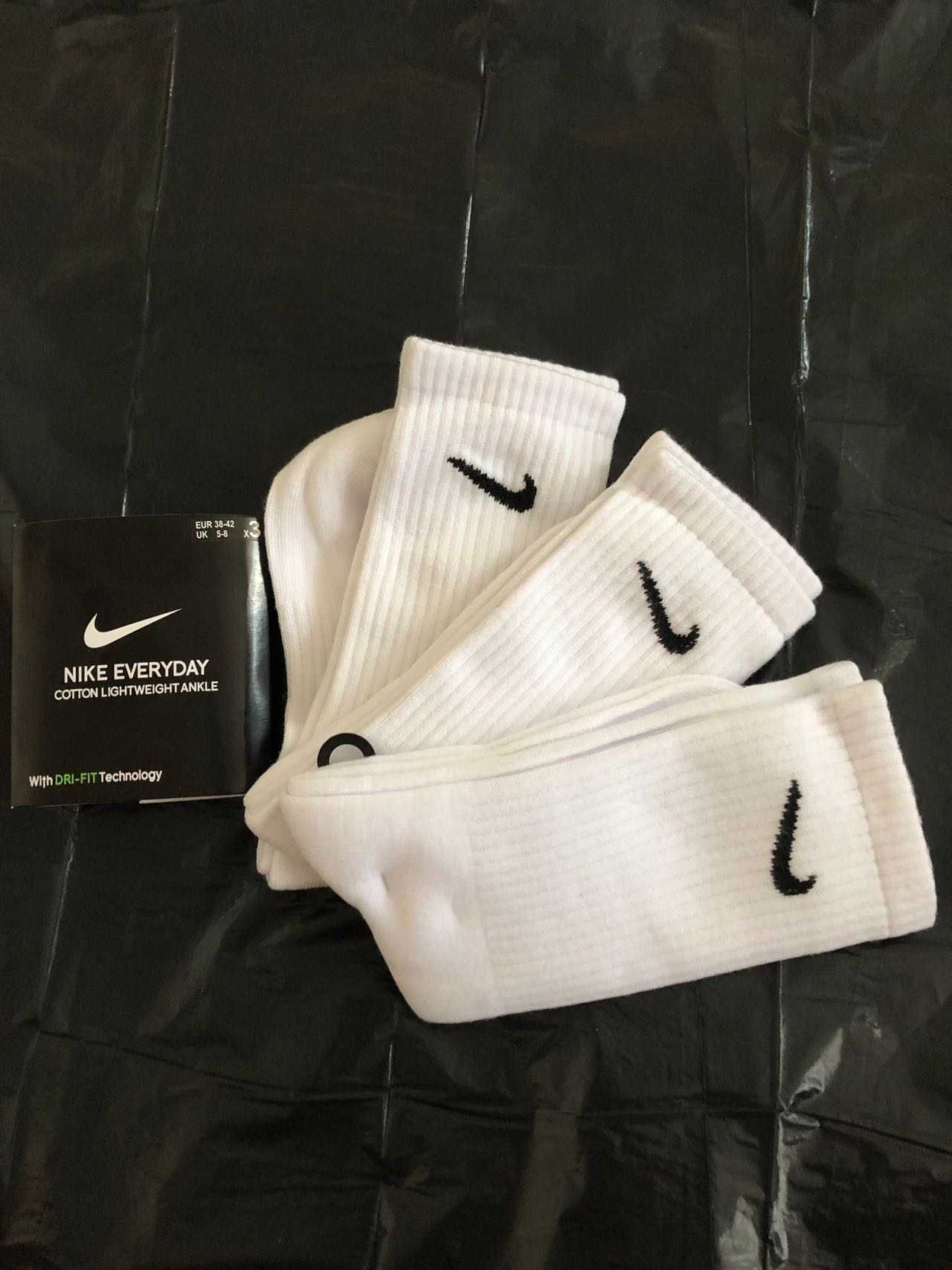 6 par skarpet Nike z czystego bawełny. Białe, długie, rozmiar M/L