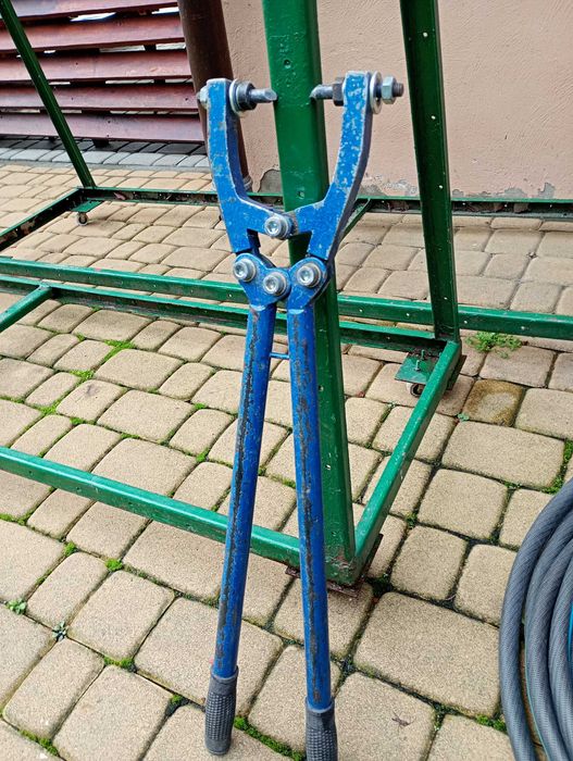 Przebijak dziurkacz do blachy trapezowej