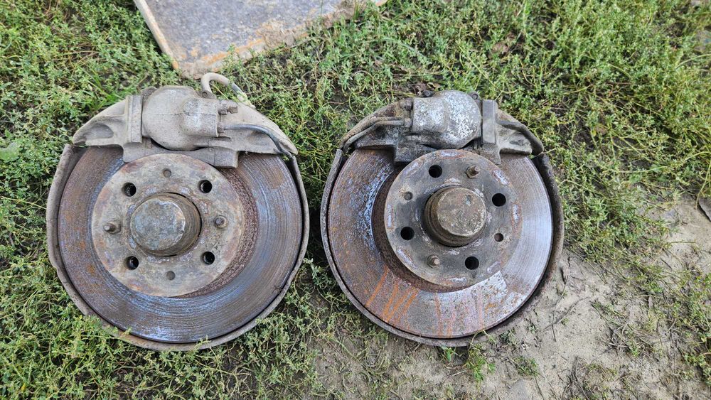 Продам передні ступеці цапфи ваз 2101-2107 супорта поворотні кулаки