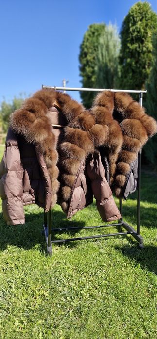 Пуховик с натуральным мехом.