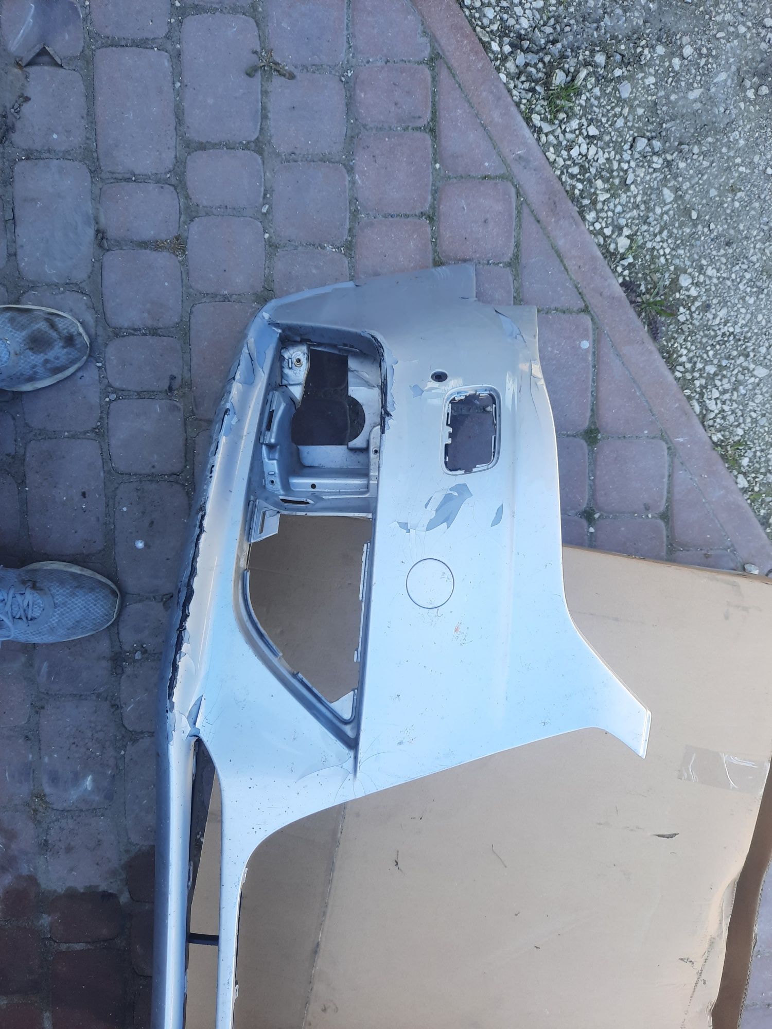 Zderzak a4 b8 lift uszkodzony