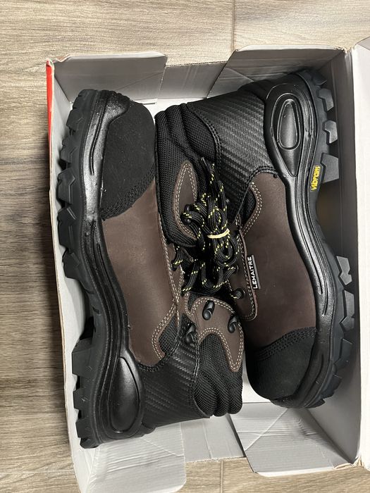 Продам спец обув нову