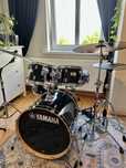 Perkusja - Yamaha Stage Custom Studio Set RBL w kolorze Raven black