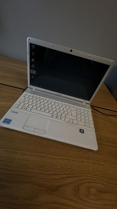 Laptop sony vaio pcg-71313m sprawny biało-srebrny