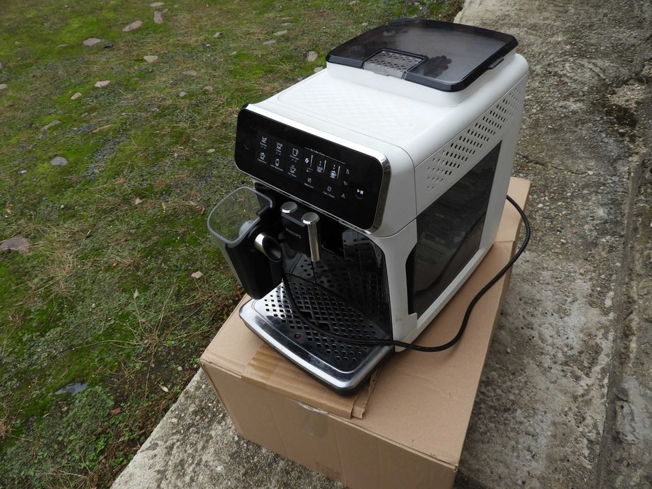 PHILIPS LatteGo 3200 Automatyczny ekspres ciśnieniowy EP3243/50 biały