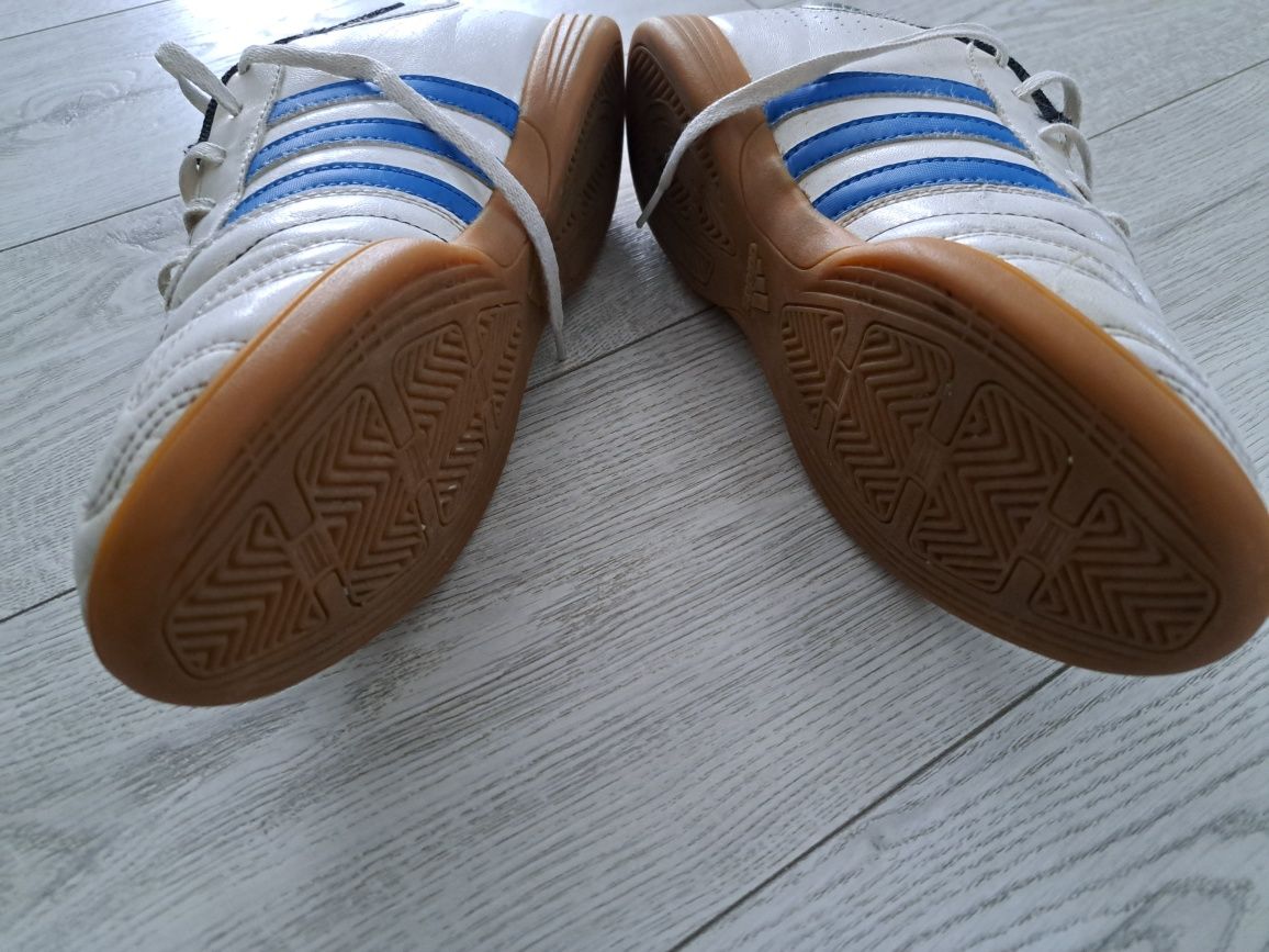 Buty adidas dla chłopca sportowe halówki 39