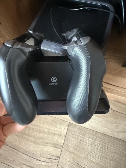 PlayStation 4 Pro 1TB + 2 геймпада + 5 игр + аксессуары