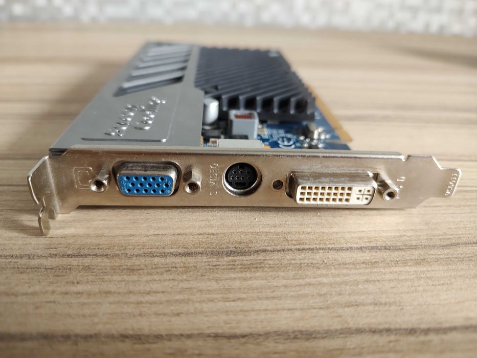 Gigabyte Radeon HD 2400 XT 256MB GV-RX24T256H