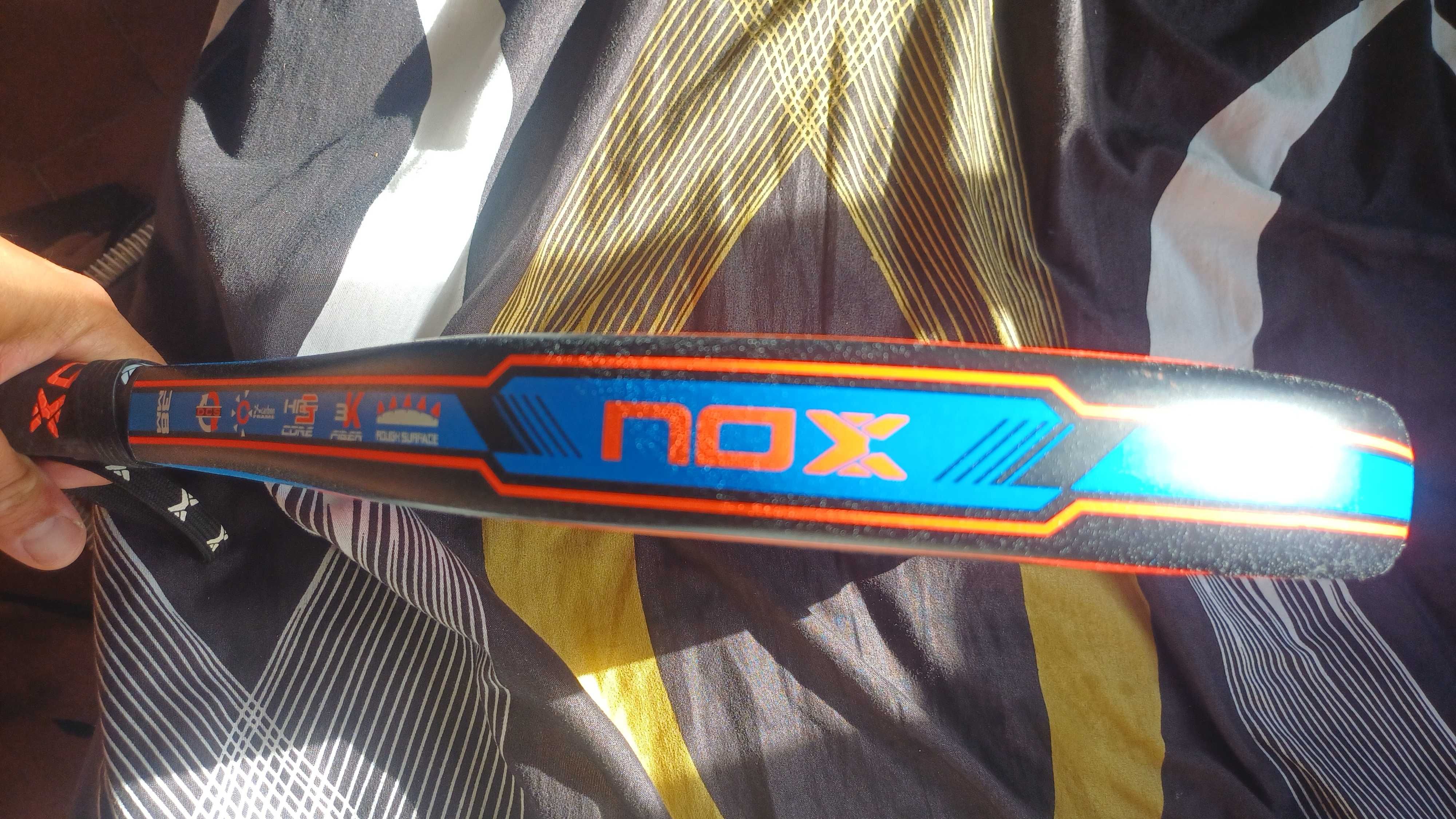 Raquete de Padel NOX - Construção em Fibra de Carbono 3K