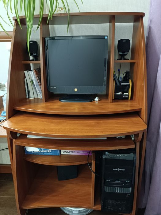 Продам комп'ютерний та письмовий  стіл