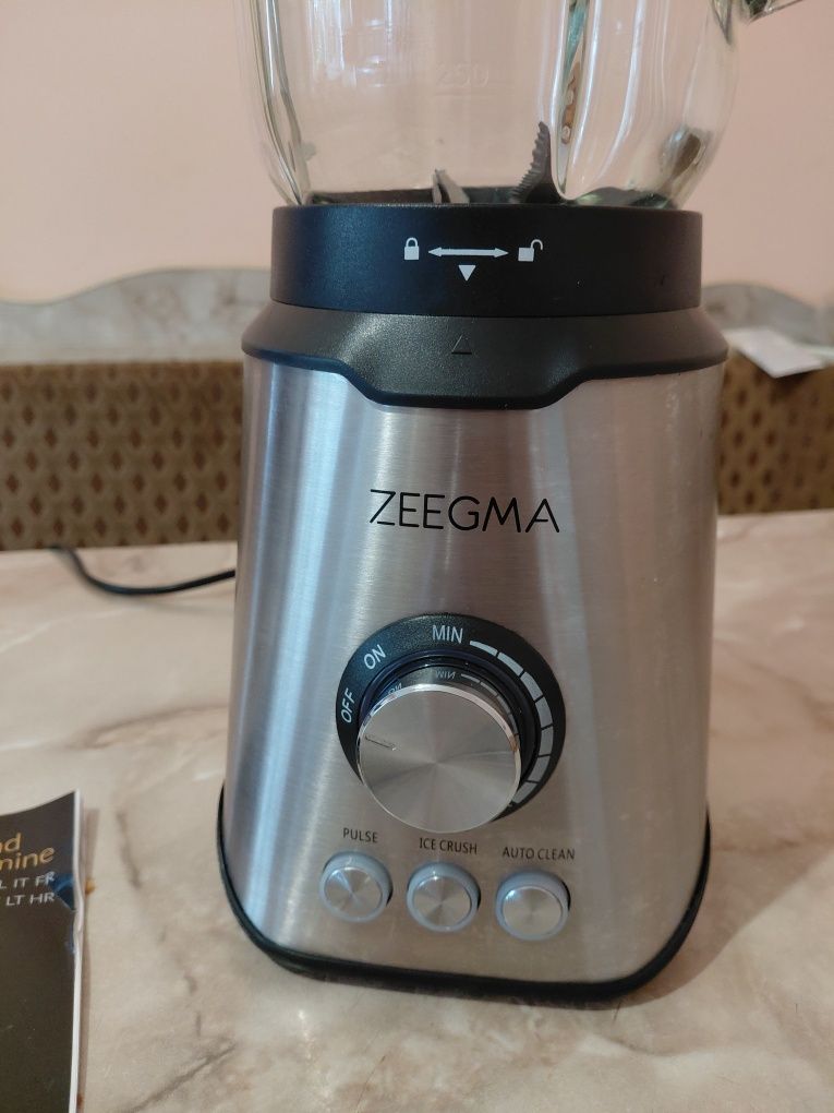 Продам подрібнювач Блендер ZEEGMA