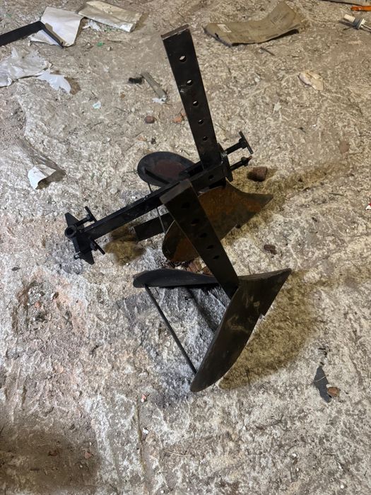 Abre regos para agricultura