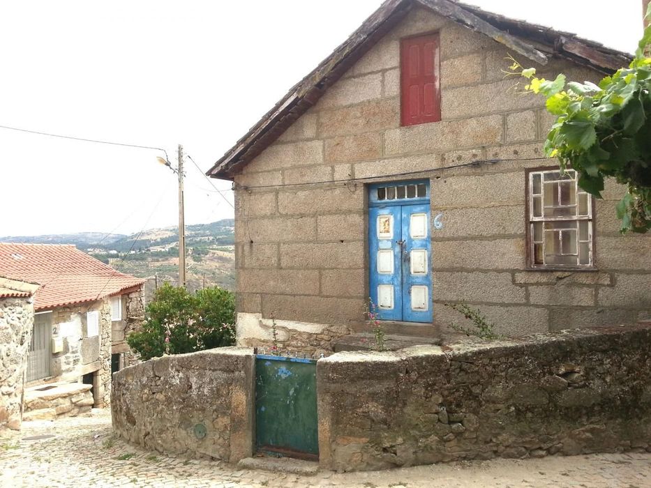 Moradia para restauro em Póvoa de Penela