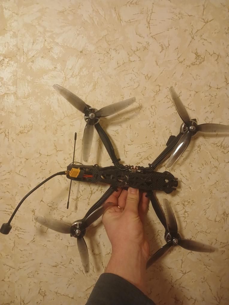 Продам FPV дрон «Колібрі» 7" ADVANCED 5,8 GHz ELRS

Залишити відгук

К