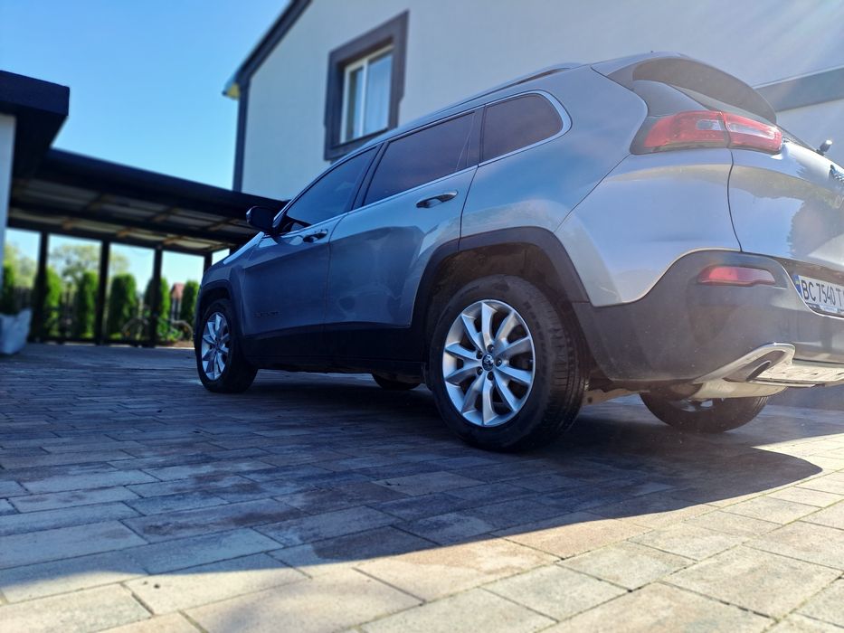 Продам джип черокі