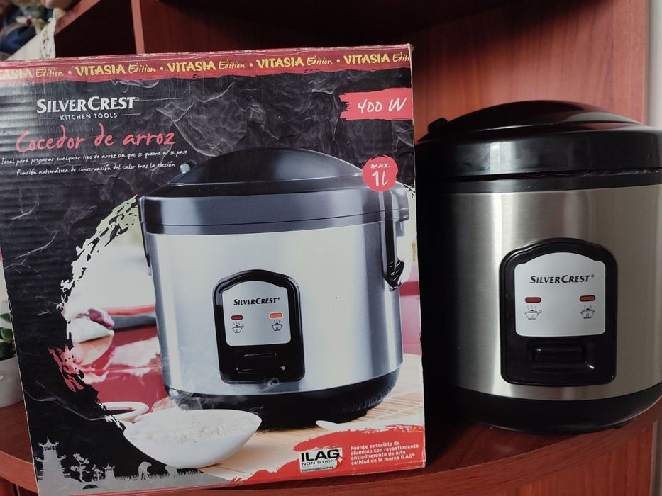 Рисоварка-пароварка.