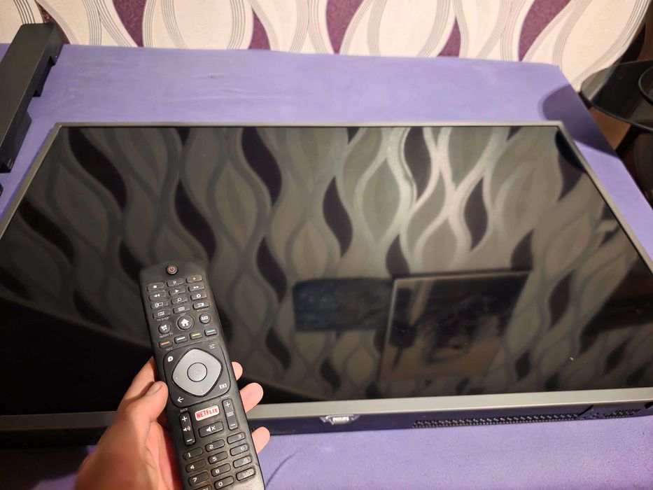 Zestaw Telewizor PHILIPS 50PUS6703/12 Ambilight+Półki ścienne z hakiem