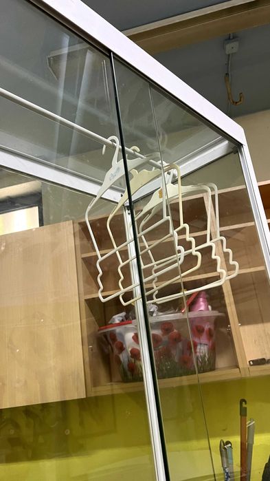 Oportunidade - Vitrine Branca com portas de vidro