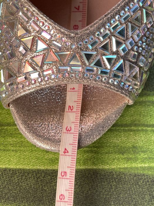 Босоніжки стрази туфлі 36-37р святкові Menbur