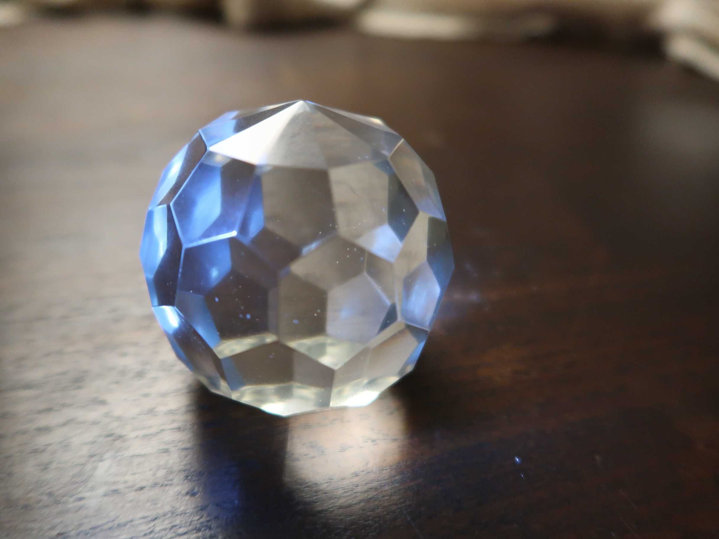 Pesa-papéis de cristal