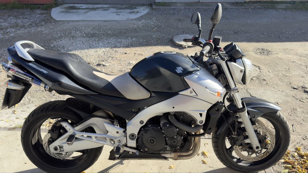 Suzuki  GSR 400.