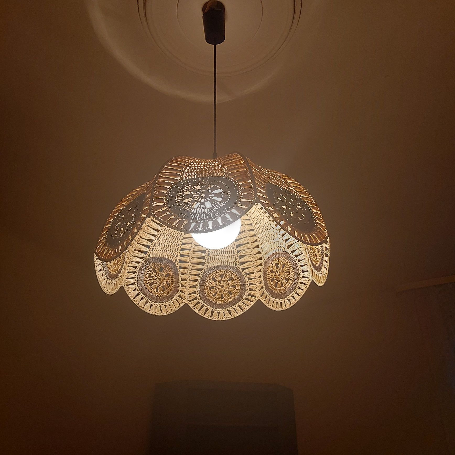 lampa wisząca , wiklinowo ratanowa w kolorach brązu