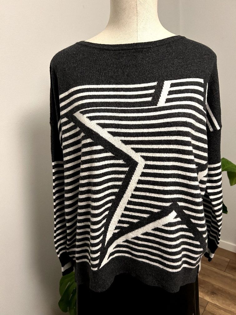 Miękki sweter w paski w odcieniach szarości rozmiar M