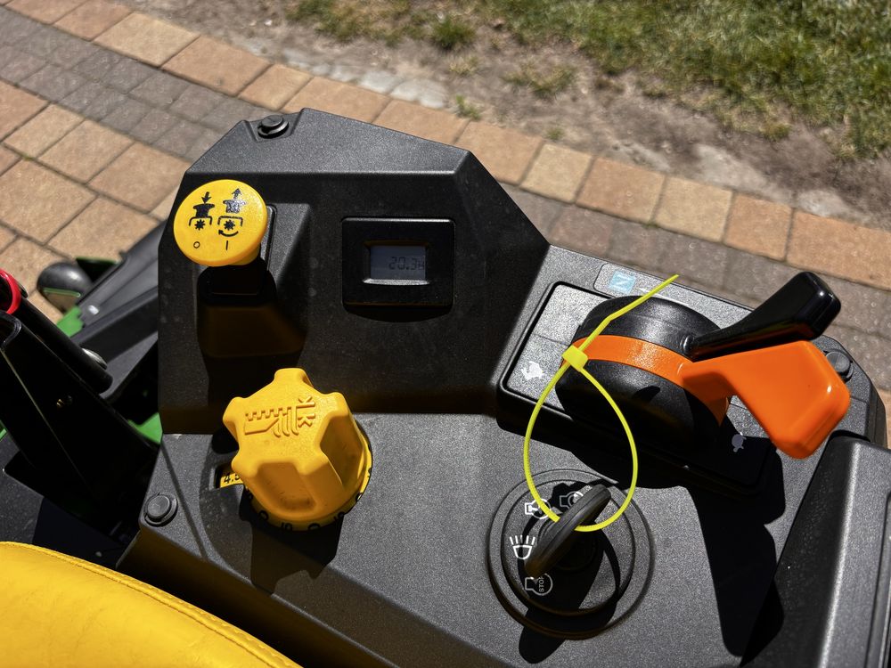 Nowy John Deere z320m Kawasaki 21.5 KM zero turn traktorek kosiarka
