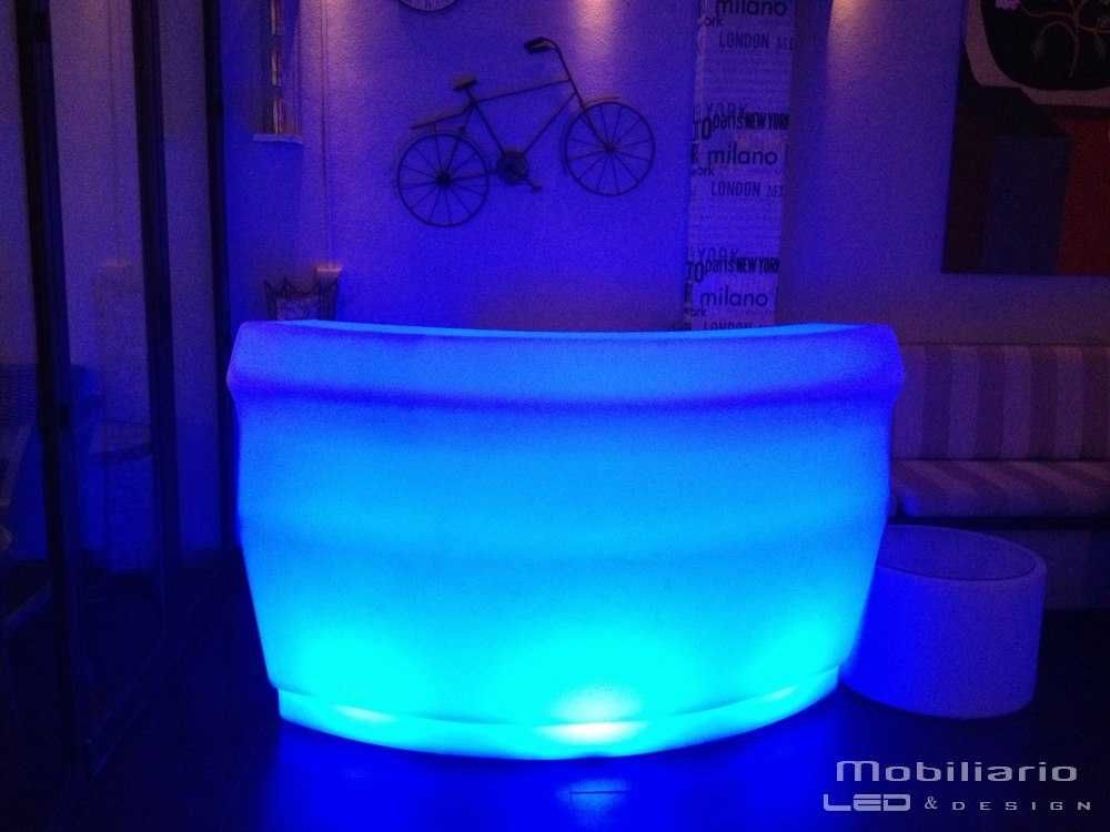 Mobiliario led mesas bares e vasos