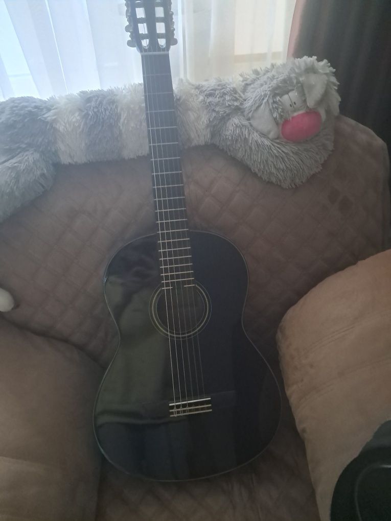 Класична Гітара Yamaha c 40BL + струни, чохол, медіатори і каподастер