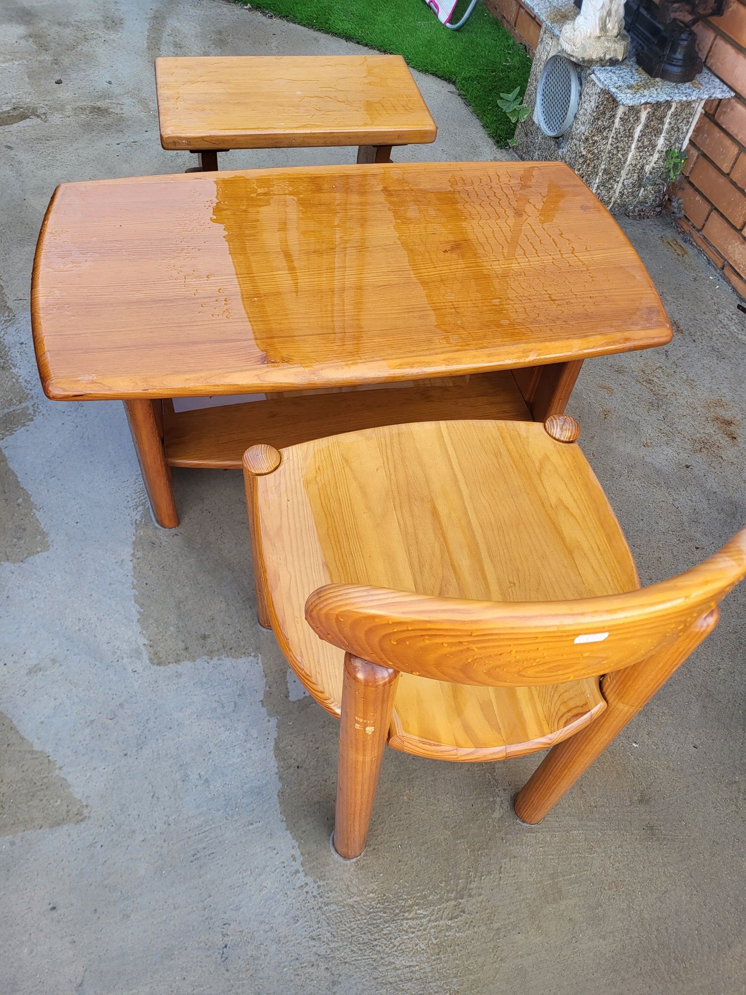 Vendo mesa pequena banco e cadeira