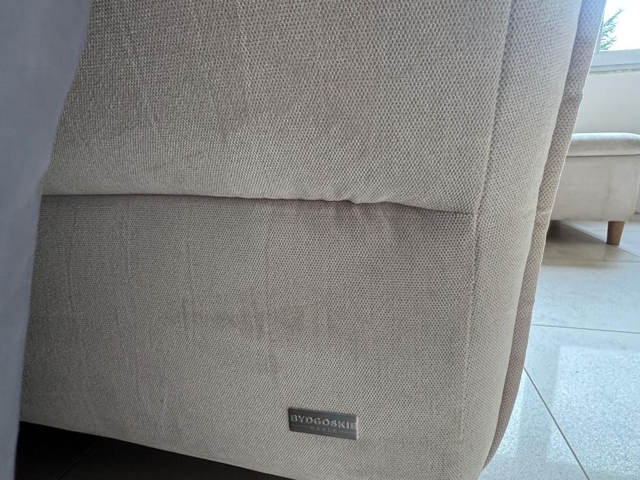 Beżowy narożnik z funkcją spania