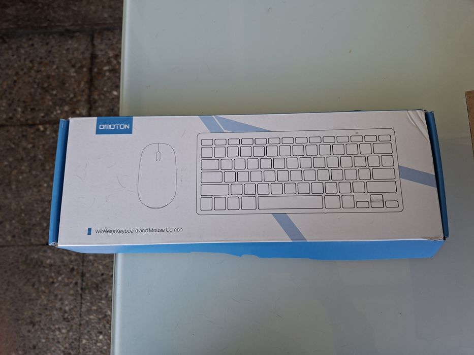 Teclado novo. Dentro da caixa