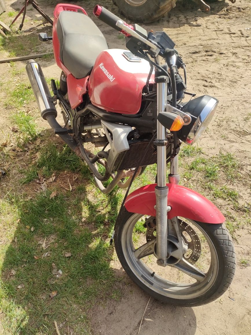 Na części Kawasaki er 5 GPZ kle 500 rama z dokumentami gaźniki tłumik